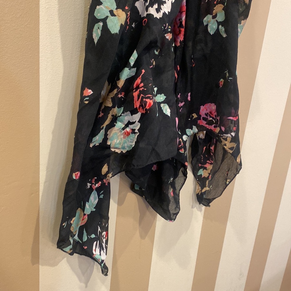 Floral Top - Picture 2 of 6